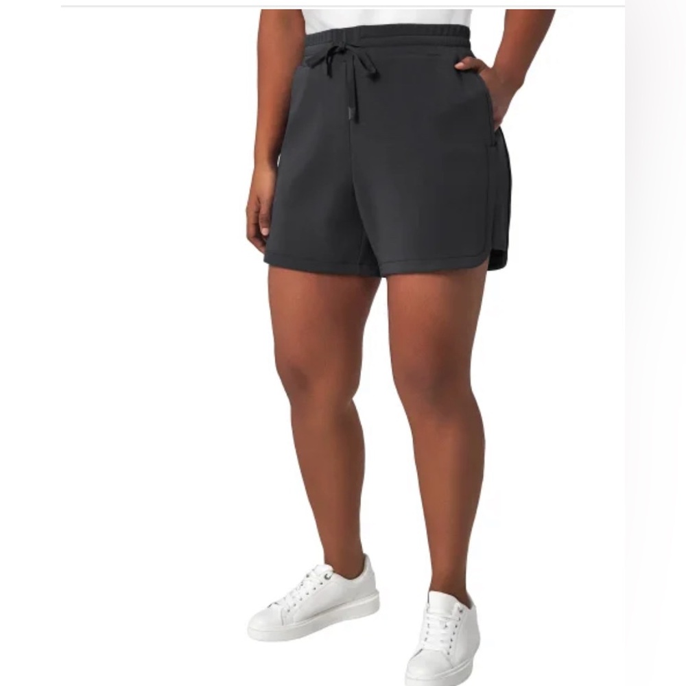 Mondetta Women's Luxe High-Rise Short